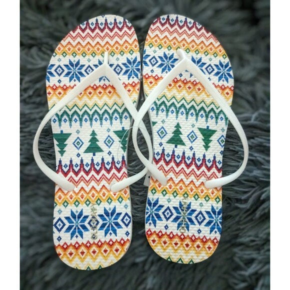 NWT Old Navy Winter Pattern Flip Flops Women's Size 9 - Picture 1 of 3
